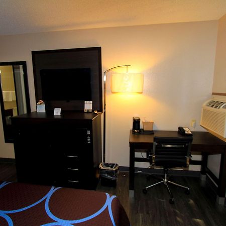 Super 8 By Wyndham Lenexa Overland Park Area/Mall Area Exterior photo