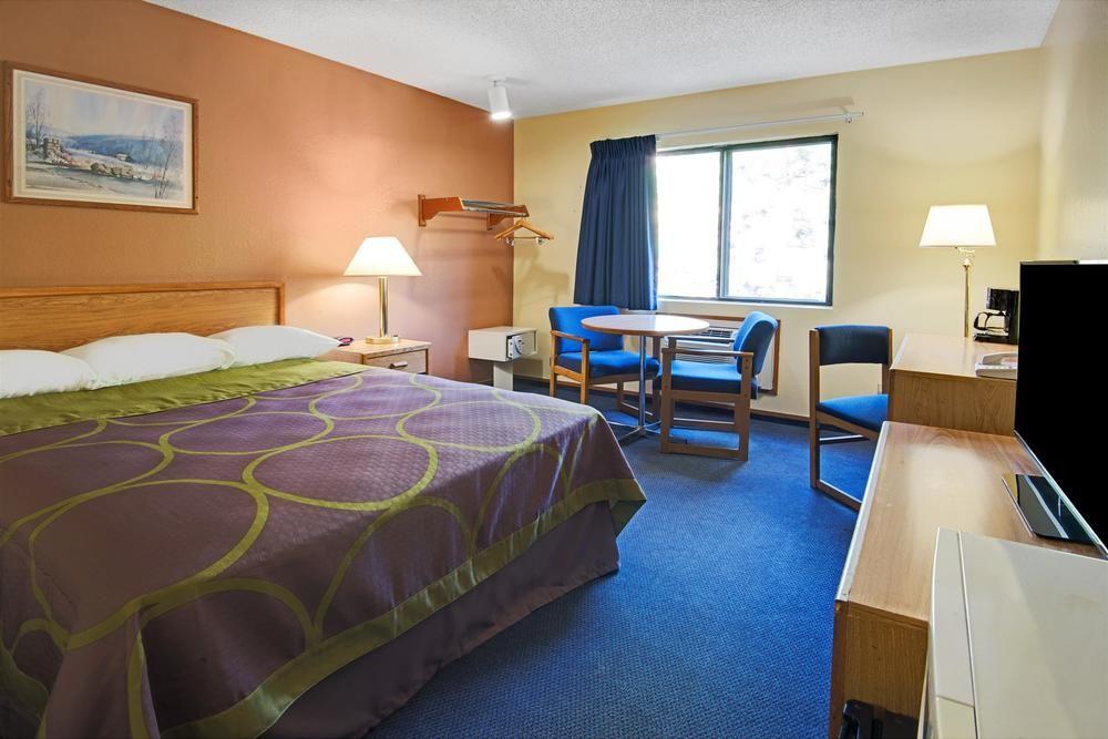 Super 8 By Wyndham Lenexa Overland Park Area/Mall Area Exterior photo