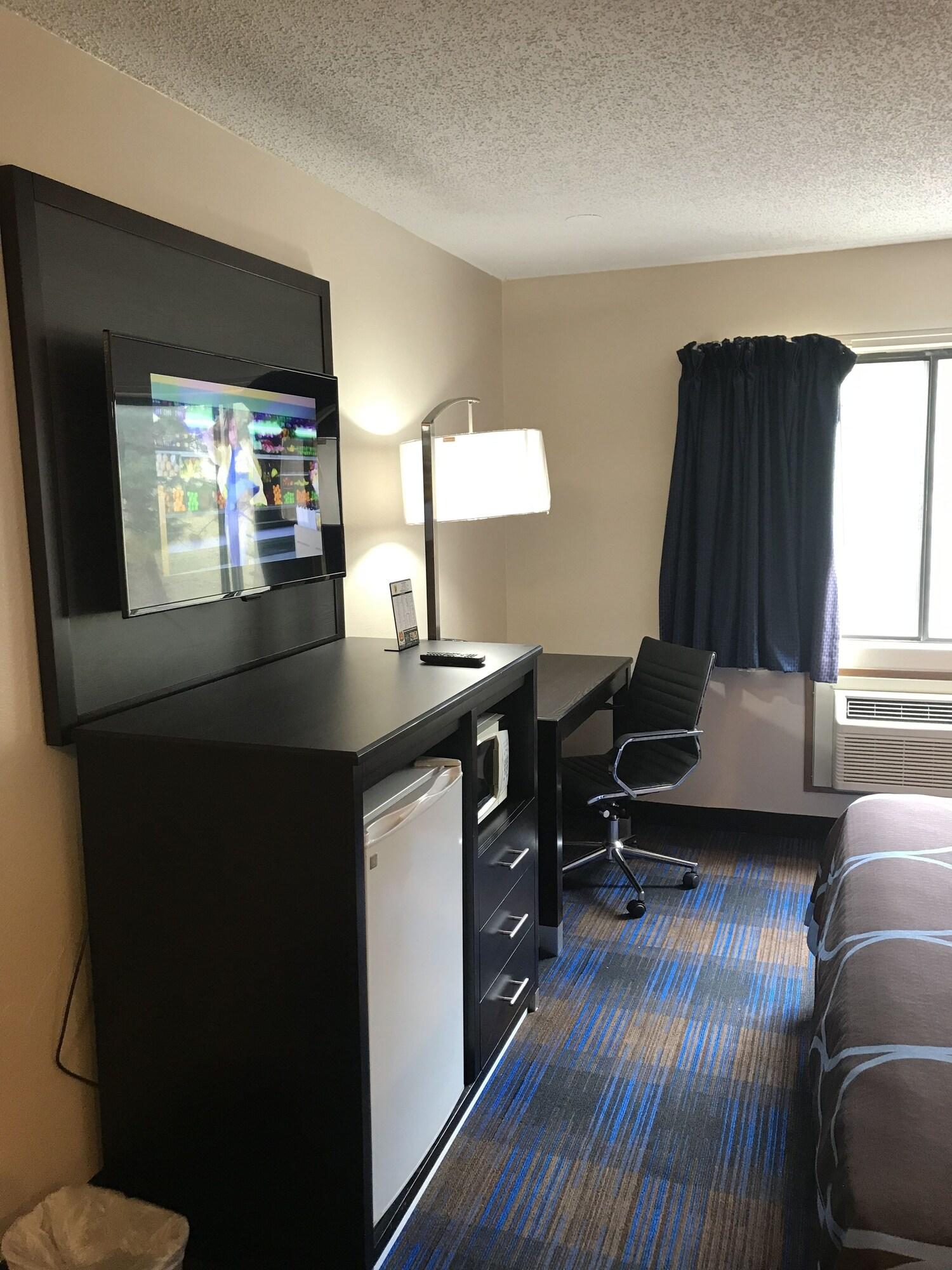 Super 8 By Wyndham Lenexa Overland Park Area/Mall Area Exterior photo