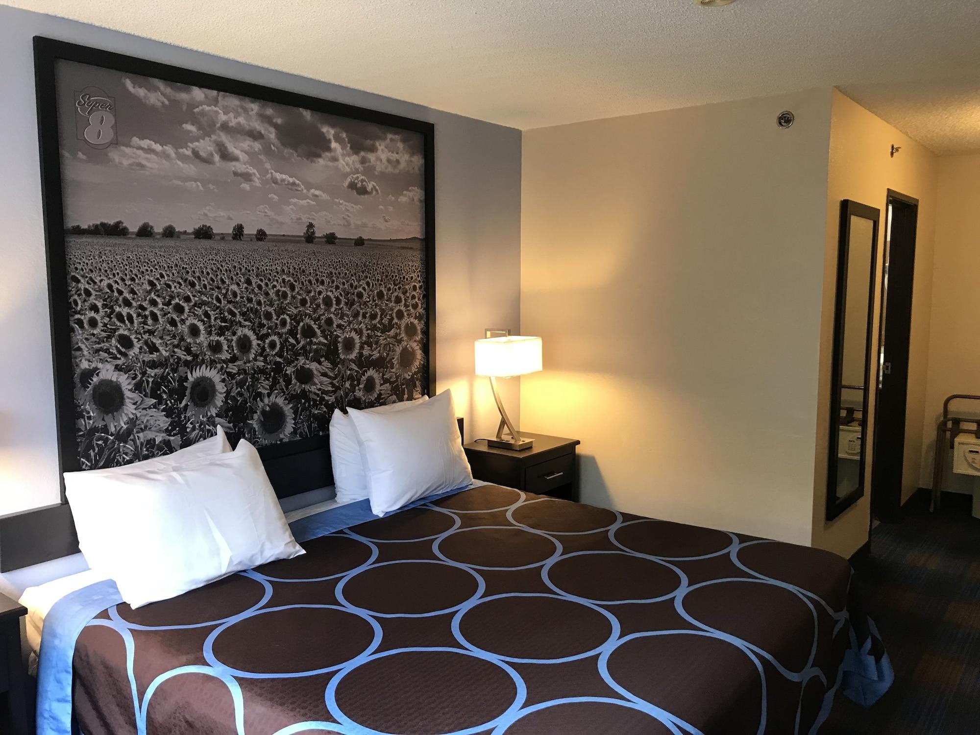 Super 8 By Wyndham Lenexa Overland Park Area/Mall Area Exterior photo