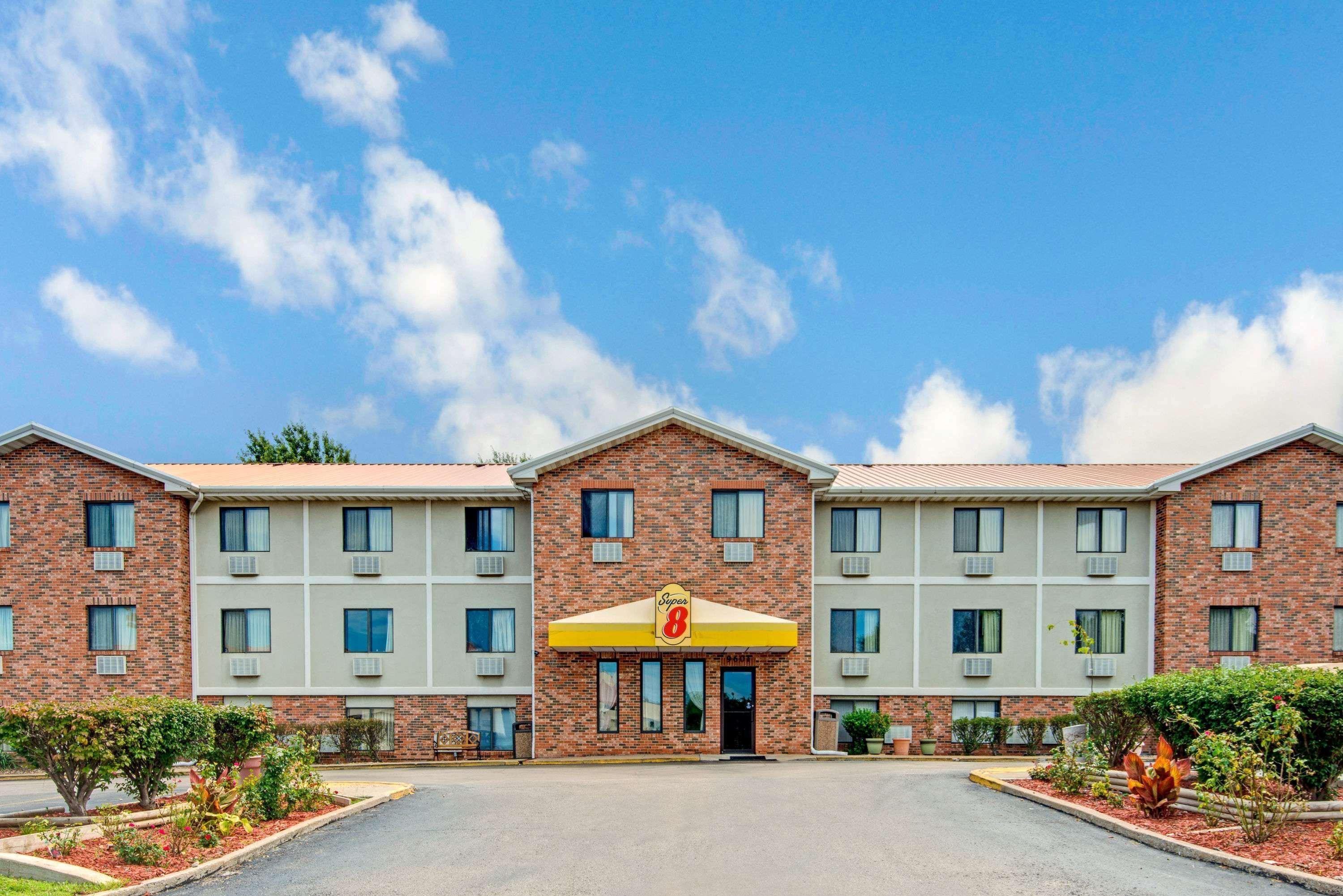 Super 8 By Wyndham Lenexa Overland Park Area/Mall Area Exterior photo