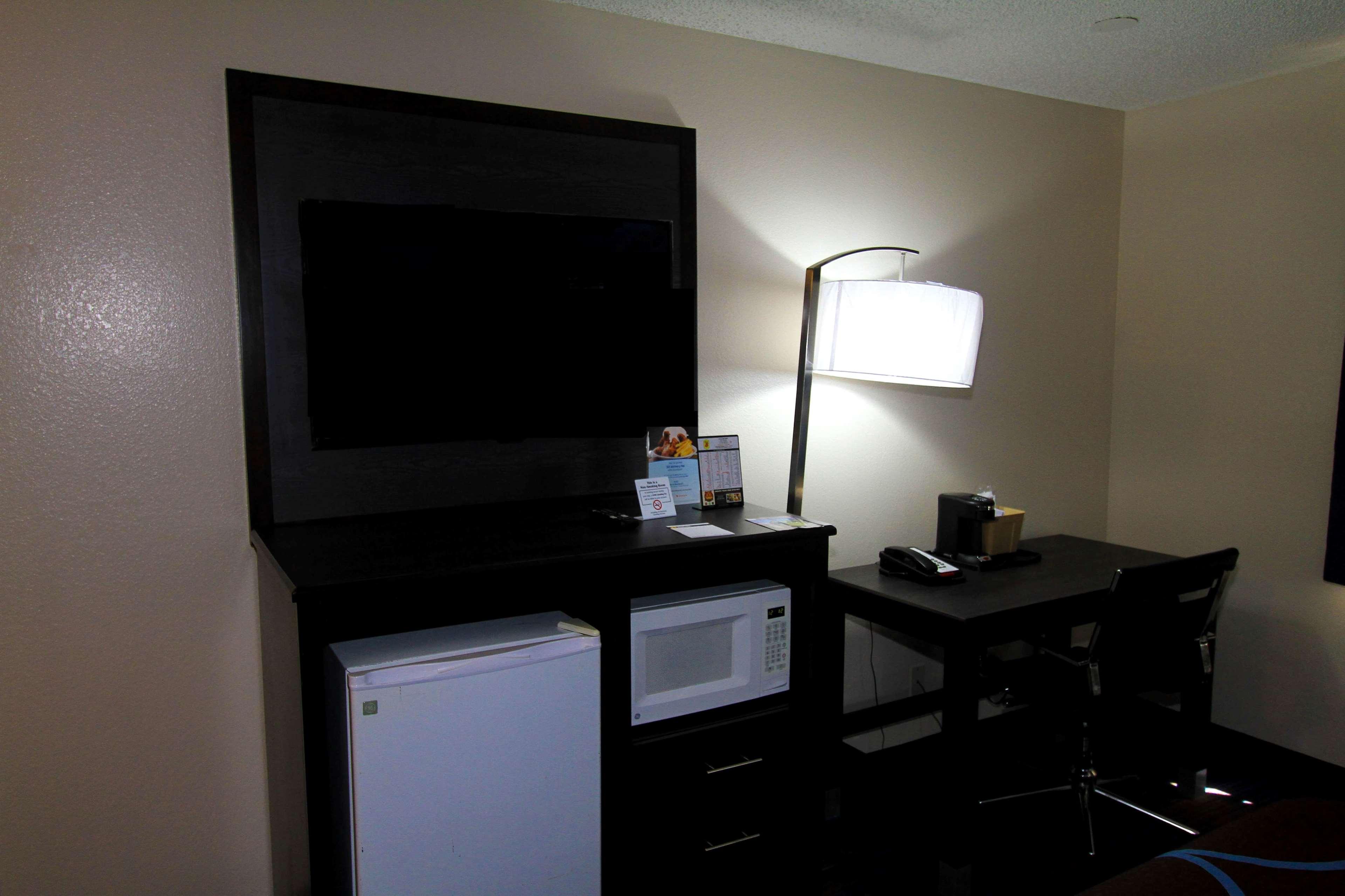 Super 8 By Wyndham Lenexa Overland Park Area/Mall Area Exterior photo