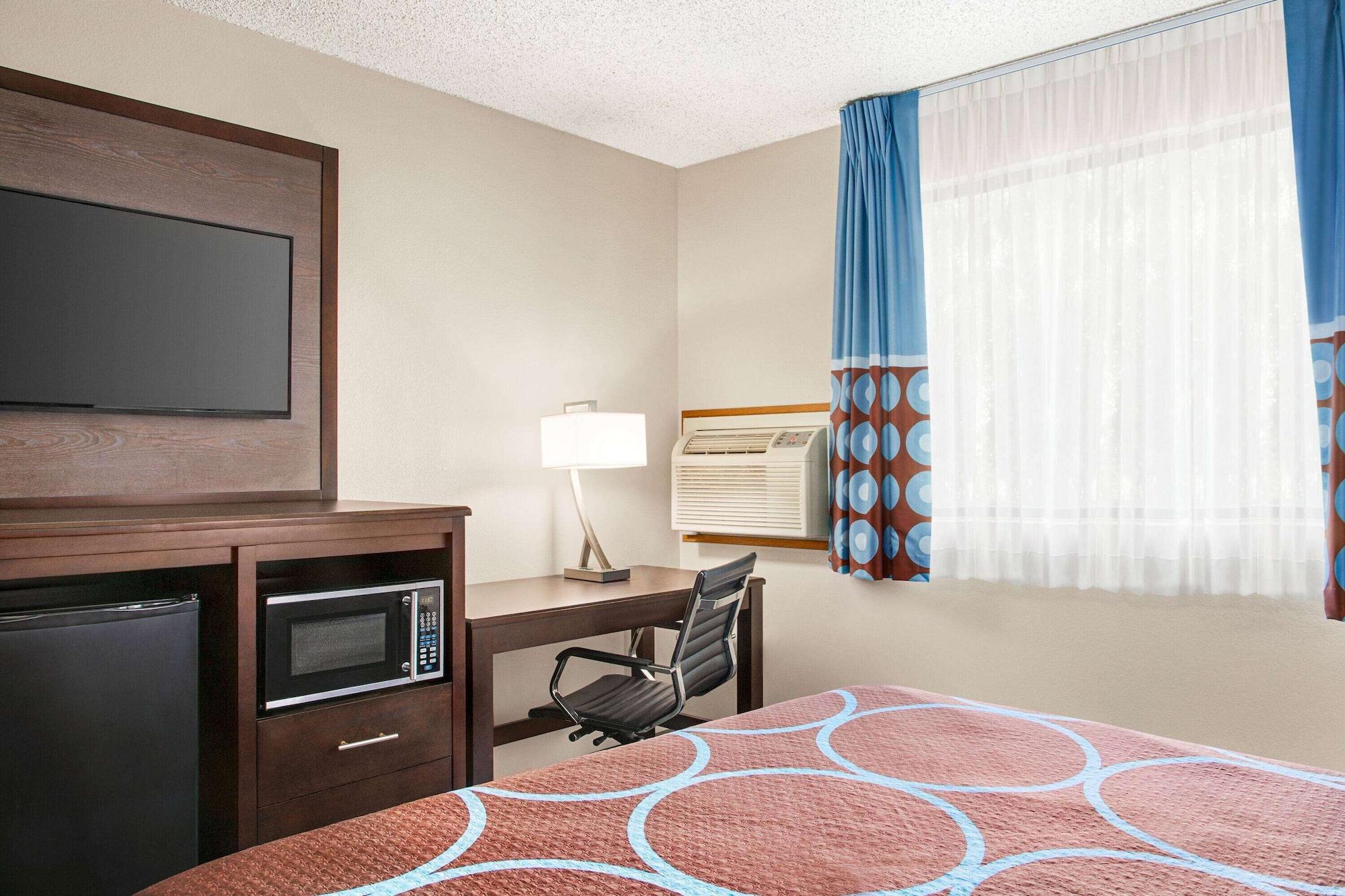 Super 8 By Wyndham Lenexa Overland Park Area/Mall Area Exterior photo